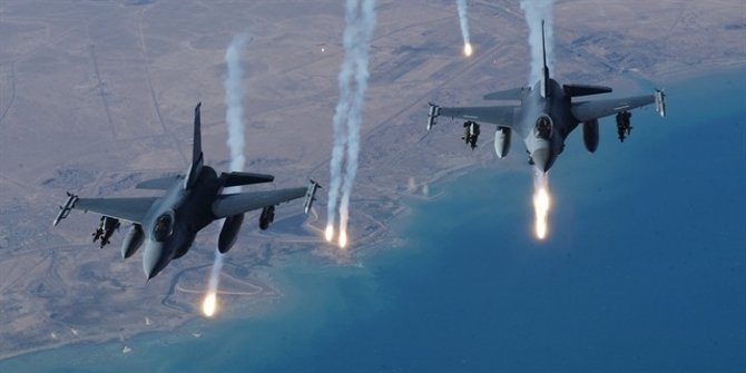 F16'lara havada yakıt ikmali yapıldı