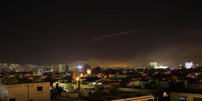 Suriye'de rejime ait hava üssünün vurulduğu iddiası