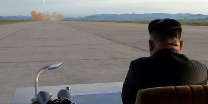 Kim Jong-Un kocaman dağı çökertti!