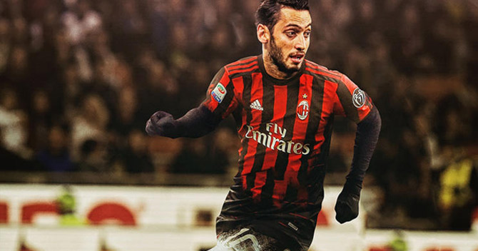 Hakan Çalhanoğlu, Milan'a galibiyeti getirdi