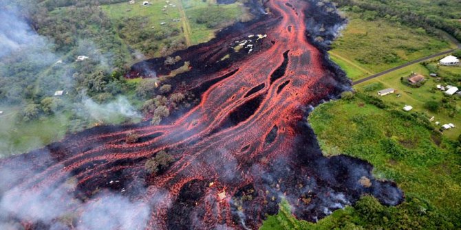 Kilauea Yanardağı'nın lavları okyanusa ulaştı