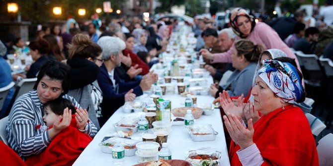 ABD'de Müslümanlar sokak iftarında bir araya geldi