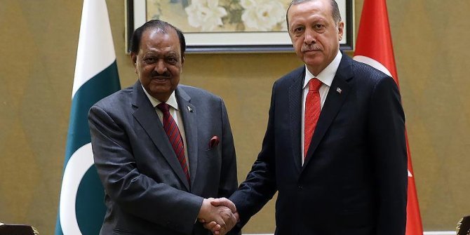 Erdoğan, Pakistan Cumhurbaşkanı Hüseyin ile bayramlaştı