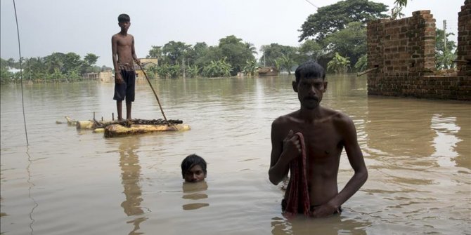 Hindistan'da şiddetli yağışlar 4 can aldı!