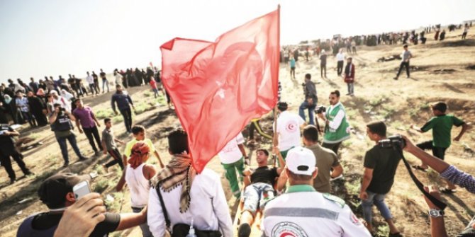 Gazzeli Selim yaralı katıldığı gösterilerde yine Türk bayrağı açtı