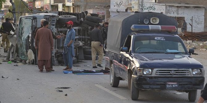 Pakistan'da mitinge bombalı saldırı