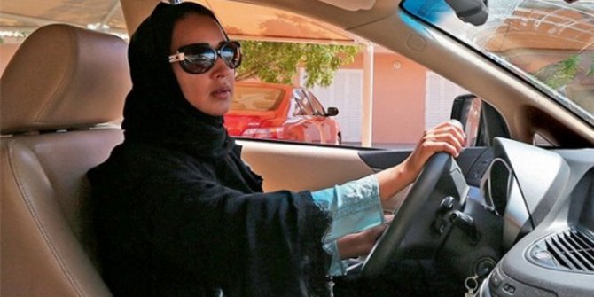 Arabistan kadınları da artık gökyüzünde