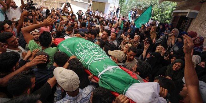 Filistinli gazetecinin zor anları. Kardeşinin şehit haberini verdi
