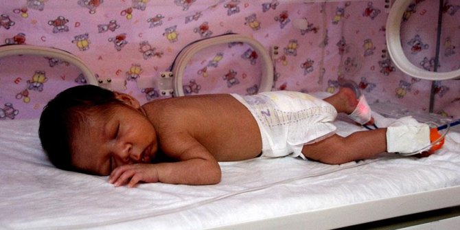 İran’da yeni doğan bir bebekte corona virüse rastlandı