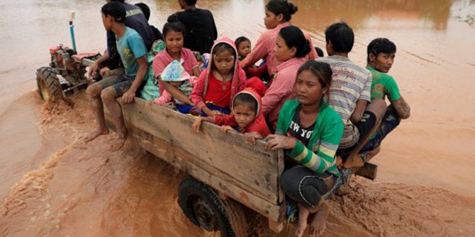 Baraj çöktü! 6 bin 400 kişi evlerini terk etti