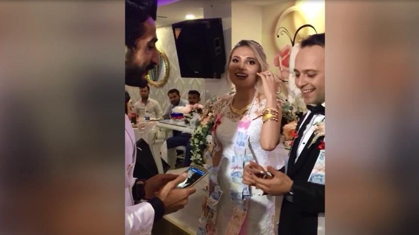 Gelin-damada 'Bitcoin' ile düğün hediyesi