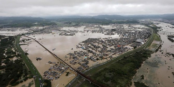 Asya'da sel felaketi yüzlerce can aldı