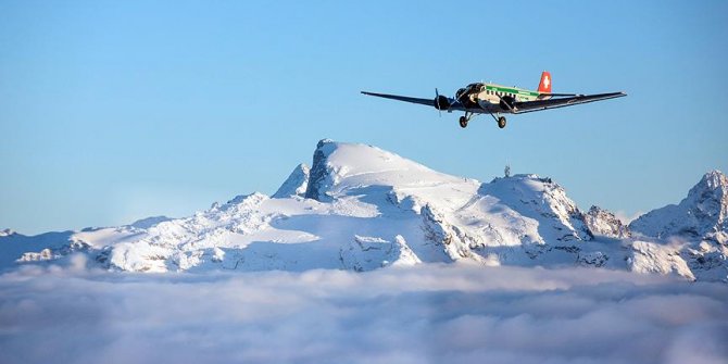 Alp Dağları'nda uçak kazası! 20 kişi hayatını kaybetti