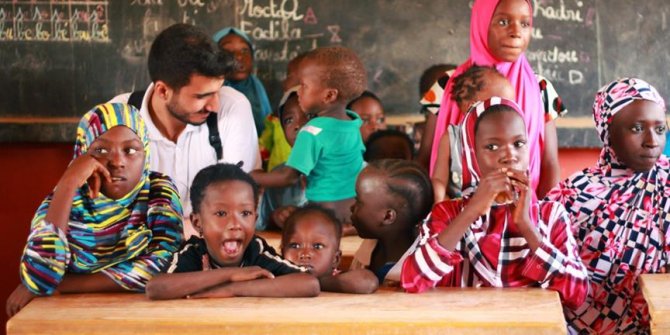 TİKA'nın gönüllü gençleri Nijer'de köy okulu ziyaret etti