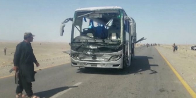 Pakistan'da otobüse intihar saldırısı: 6 yaralı