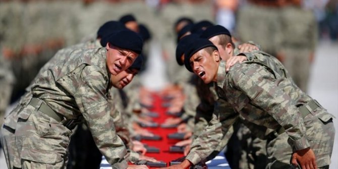 Zırhlı Birlikler Okulu ve Eğitim Tümen Komutanlığında yemin töreni