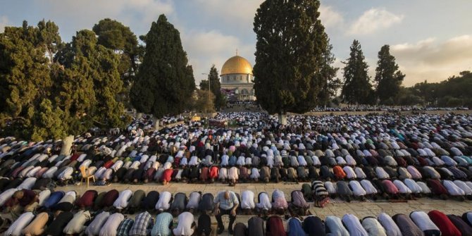 'Mescid-i Aksa'da 100 bin Müslüman'