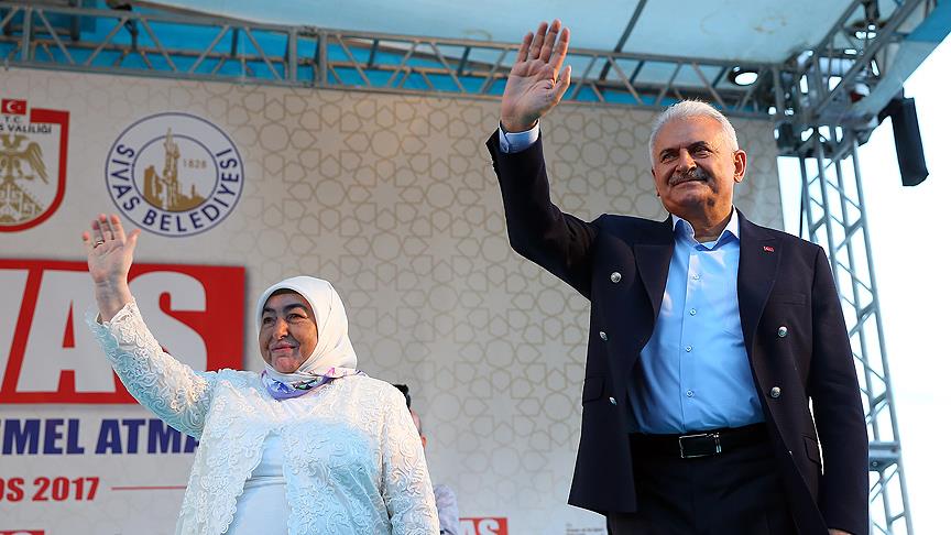 Yıldırım çifti Türk Kızılayına kurban bağışı yaptı