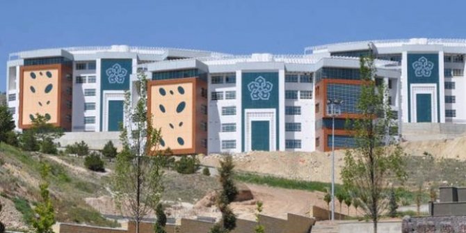 Necmettin Erbakan Üniversitesi 100 personel alacağını duyurdu..