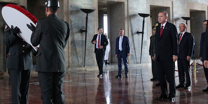 Başkan Erdoğan ve devletin zirvesi Anıtkabir'de