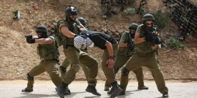 İsrail askerleri ağustos ayında 19 Filistinliyi şehit etti!