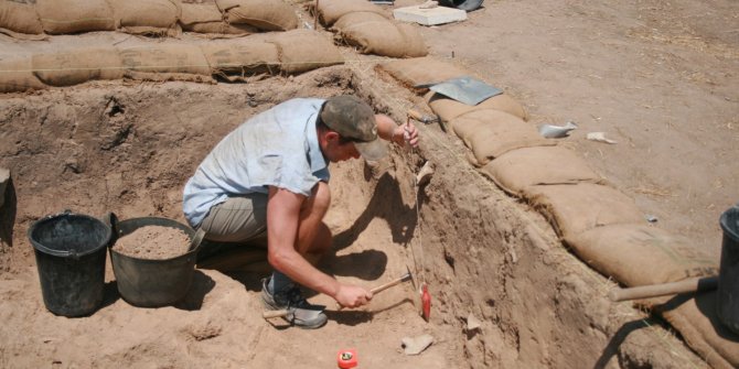 Tek istekleri; yerli arkeolog