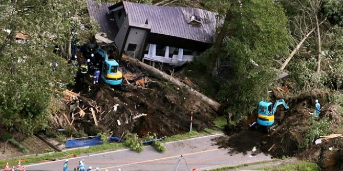 Japonya'da deprem: 2 ölü 125 yaralı