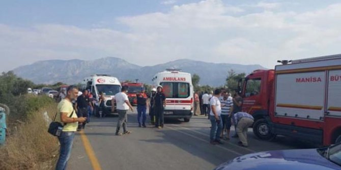 Manisa Yunusemre'de halk otobüsü ile otomobil çarpıştı: 24 yaralı