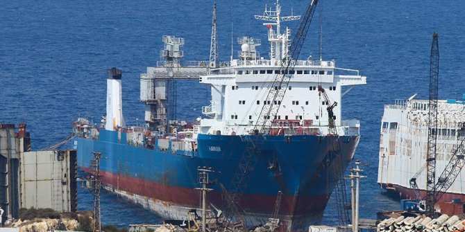 Foça'da denizi kirleten gemiye giriş ve çıkışlar yasaklandı