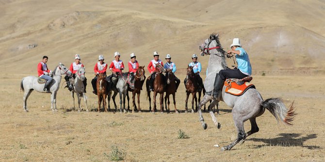 Van Erciş'te Kırgız Türkleri "4. Dünya Göçebe Oyunları"na hazırlanıyor...