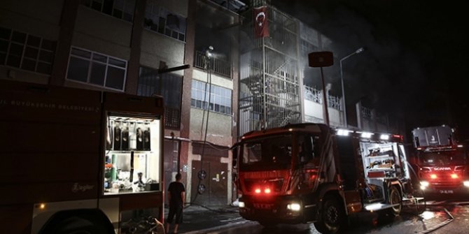 İstanbul Bayrampaşa'da çorap atölyesinde yangın çıktı!