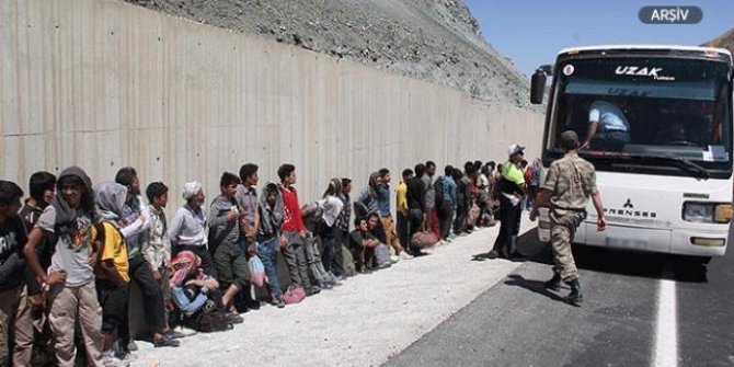 Sivas'ta seyir halindeki otobüste 22 göçmen yakalandı