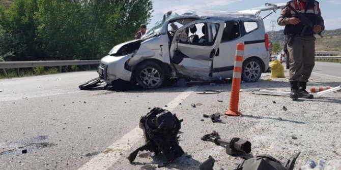 Samsun'da korkunç kaza! Otomobil tır dorsesinin altına girdi
