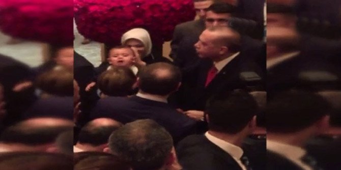 Başkan Erdoğan'ı minik misafiri karşıladı!