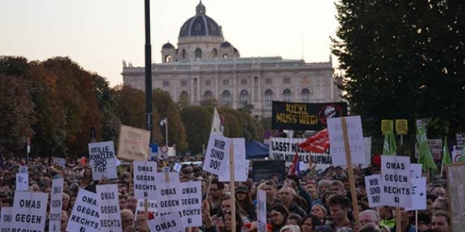 Viyana’da  hükümet karşıtı gösteri yapıldı!