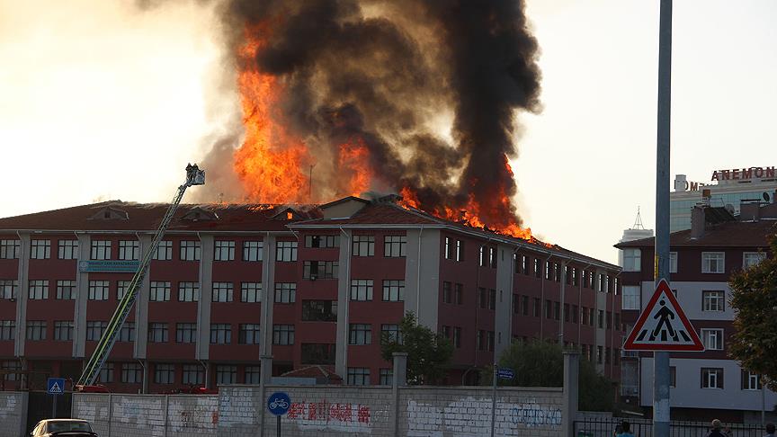 Konya'da lise ve kız öğrenci yurdunda yangın