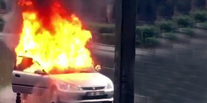 Ankara'da seyir halindeki araç alev alev yandı