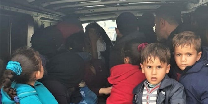 İzmir'de Irak uyruklu oldukları öğrenilen 32 göçmen yakalandı!