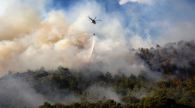 Antalya'da iki ayrı orman yangını! Biri söndürüldü, diğeri devam ediyor
