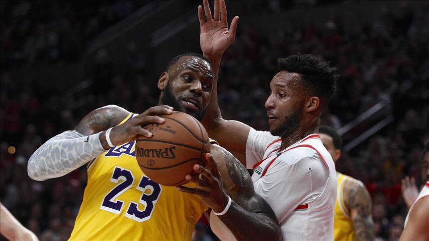Lakers, LeBron'ın 'triple-double'ı ile kazandı