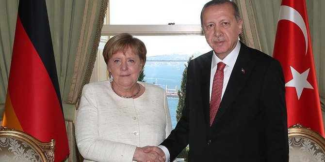 Erdoğan, Merkel'i kabul etti