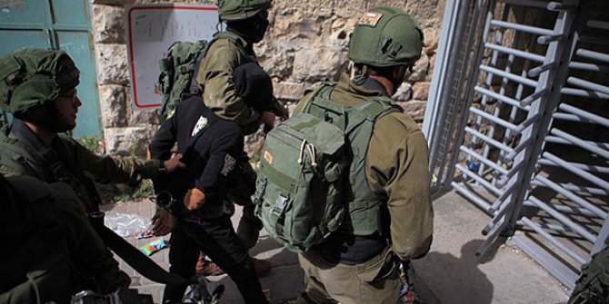 İsrail, 26 Filistinliyi gözaltına aldı
