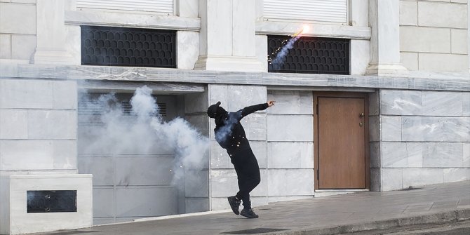 Yunanistan'da öğrencilerle polis arasında çatışma