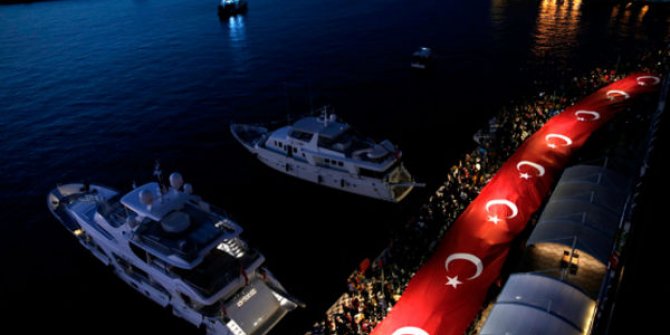 Cumhuriyet Bayramı kutlamaları kapsamında 350 metre uzunluğunda Türk bayrağı açıldı!
