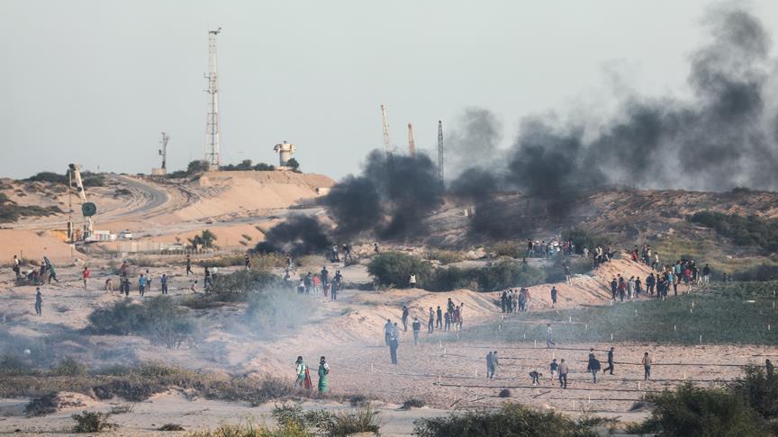Filistinliler eylem için Gazze sınırında