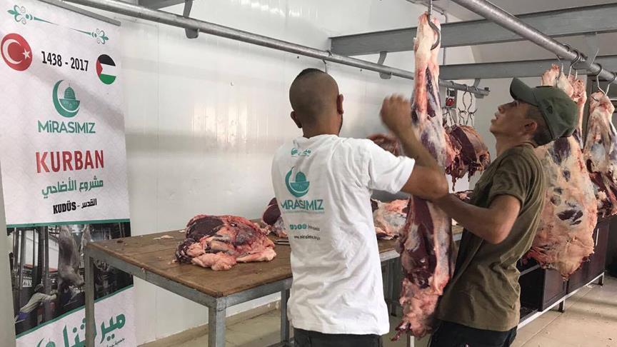 Yedi bin Kudüslü aileye kurban eti yardımı