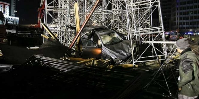 Başkentte otomobil köprü inşaatı iskelesine çarptı: 1 yaralı