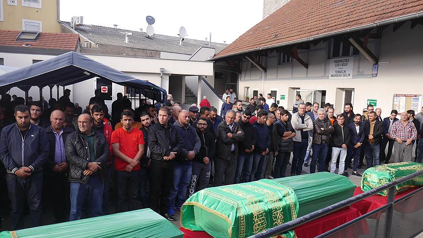 Fransa'daki yangında ölen Türk vatandaşları için tören düzenlendi