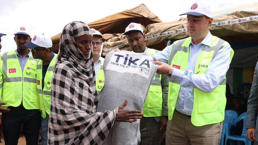 Etiyopya'da yerlerinden edilenlere TİKA'dan yardım