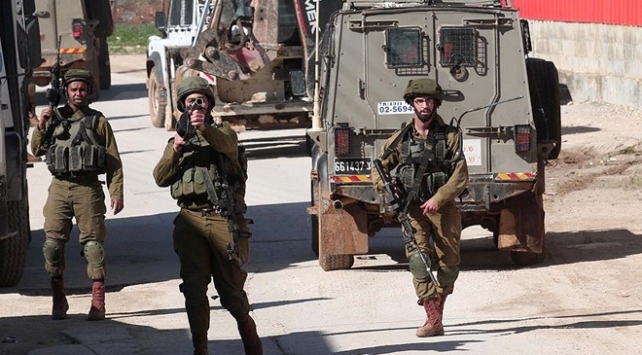 İsrail askerleri Ramallah'ta bir Filistinliyi yaraladı